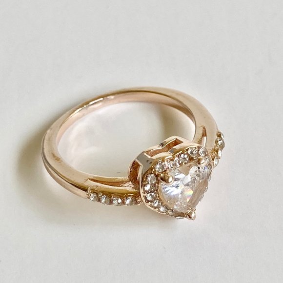 Cubic Zirconia Heart Cocktail Ring Size 9 Gold Tone Plated Solitaire - Picture 2 of 10